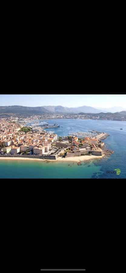 Ajaccio Magnifique T2 45M2 Neuf 5 Personnes Clim Wifi Stationnement Gratuit Centre Ville Plage A 300M Exterior foto